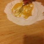 uova e farina giro con forchetta