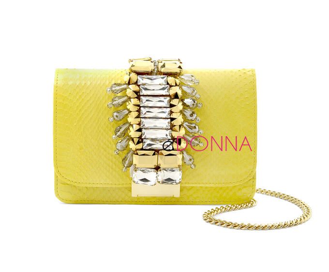 Abiti-e-accessori-in-giallo-per-un-estate-al-top-4