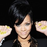 yellow-nails-di-rihanna