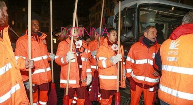 Amici ragazzi puniti puliscono strade Roma ramazza Maria De Filippi foto 17 gennaio 2018_17180017