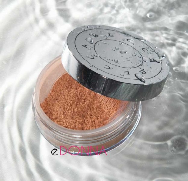 Becca-Hydra-Mist-Set-Refresh-Powder-Golden-Bronze-02